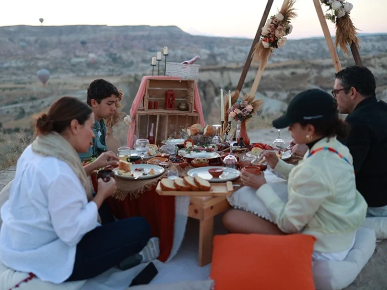 Breakfast-hot-air-balloon-endless-cappadocia-2