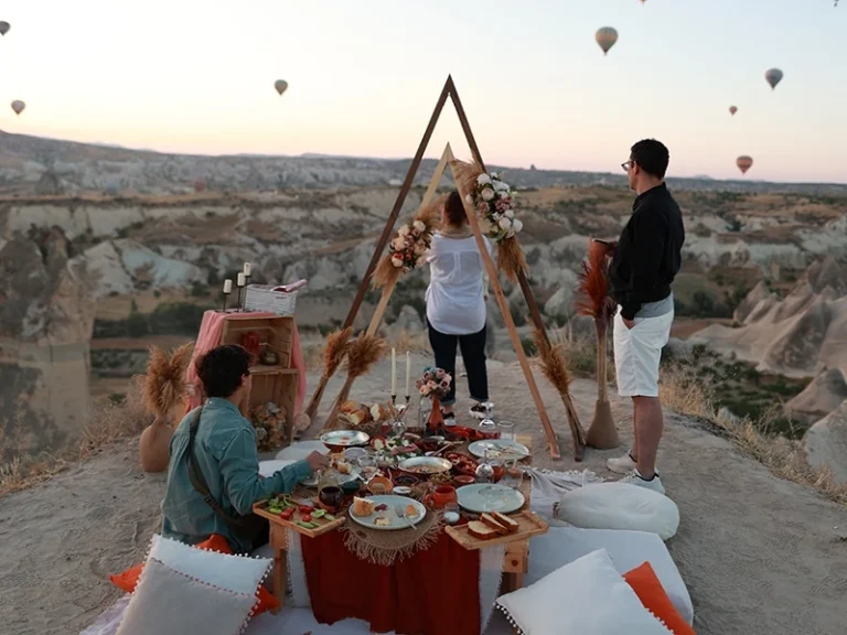 Breakfast-hot-air-balloon-endless-cappadocia-3