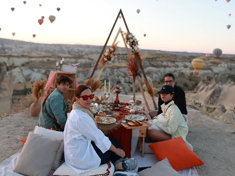 Breakfast-hot-air-balloon-endless-cappadocia-4
