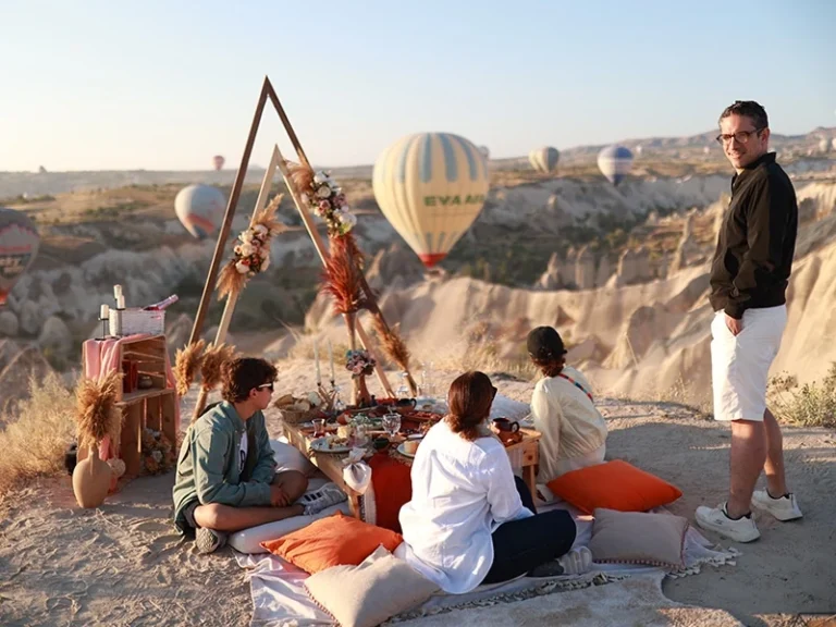 Breakfast-hot-air-balloon-endless-cappadocia-5